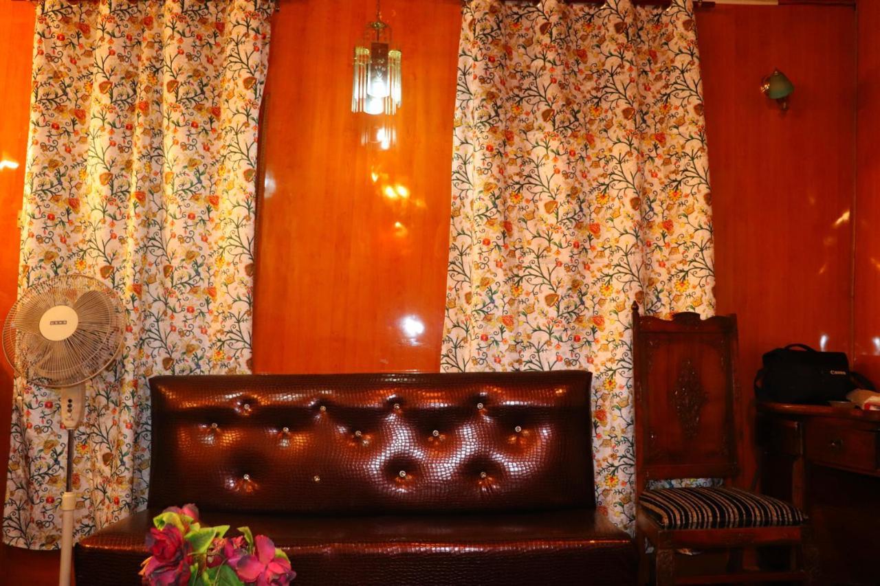 House Boat New Pala Palace Σριναγκάρ Εξωτερικό φωτογραφία